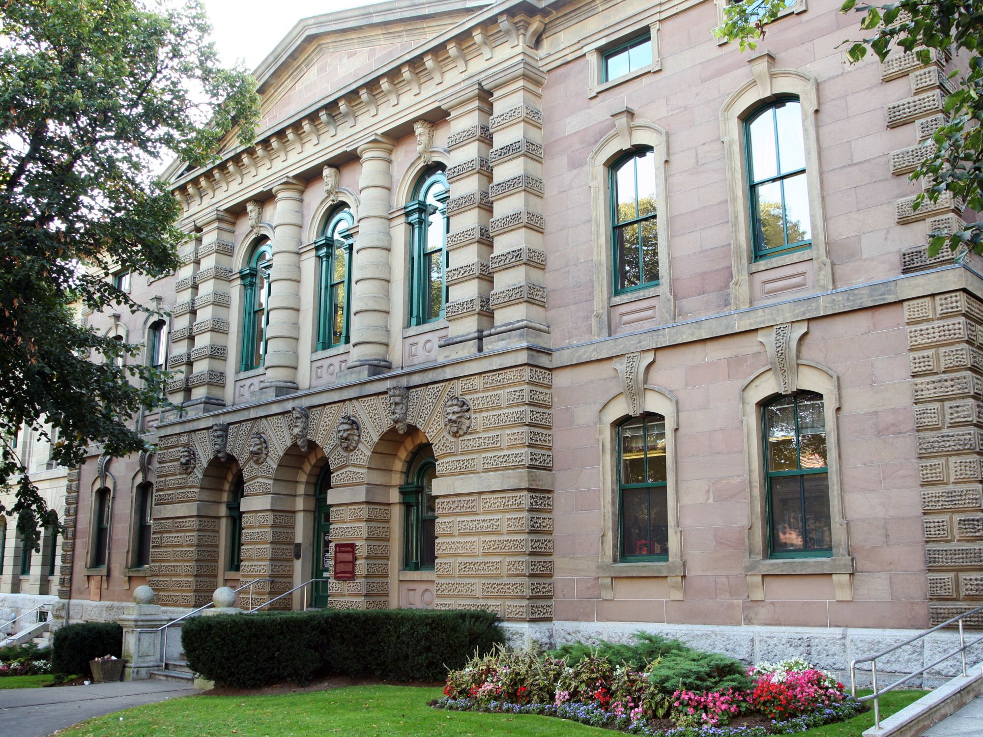 Photo of the exterior of the provincial courthouse on Spring Garden Road in Halifax