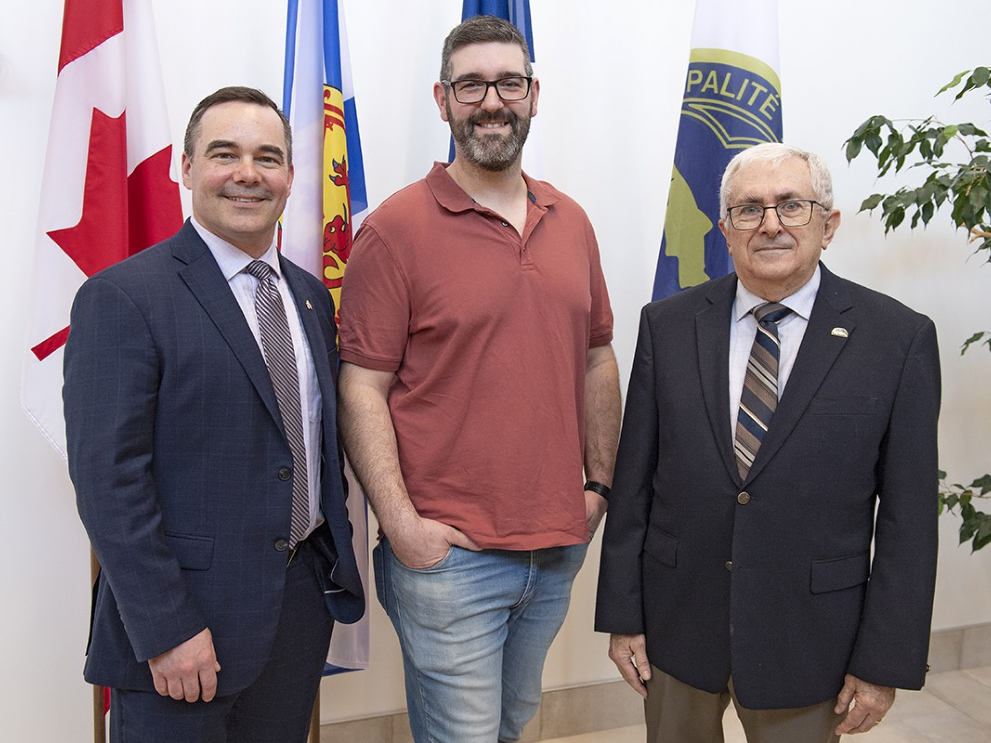 Photo of Kent Smith, Minister of Fisheries and Aquaculture; Colton D’Eon, D’Eon Oyster Company; and Danny Muise, Warden, Municipality of the District of Argyle