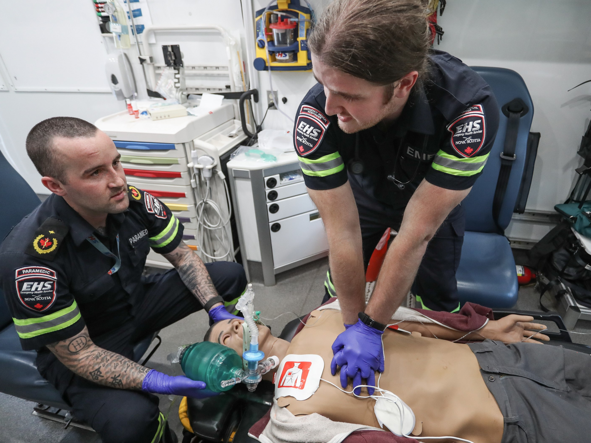 Photo of paramedic training an emergency medical responder 