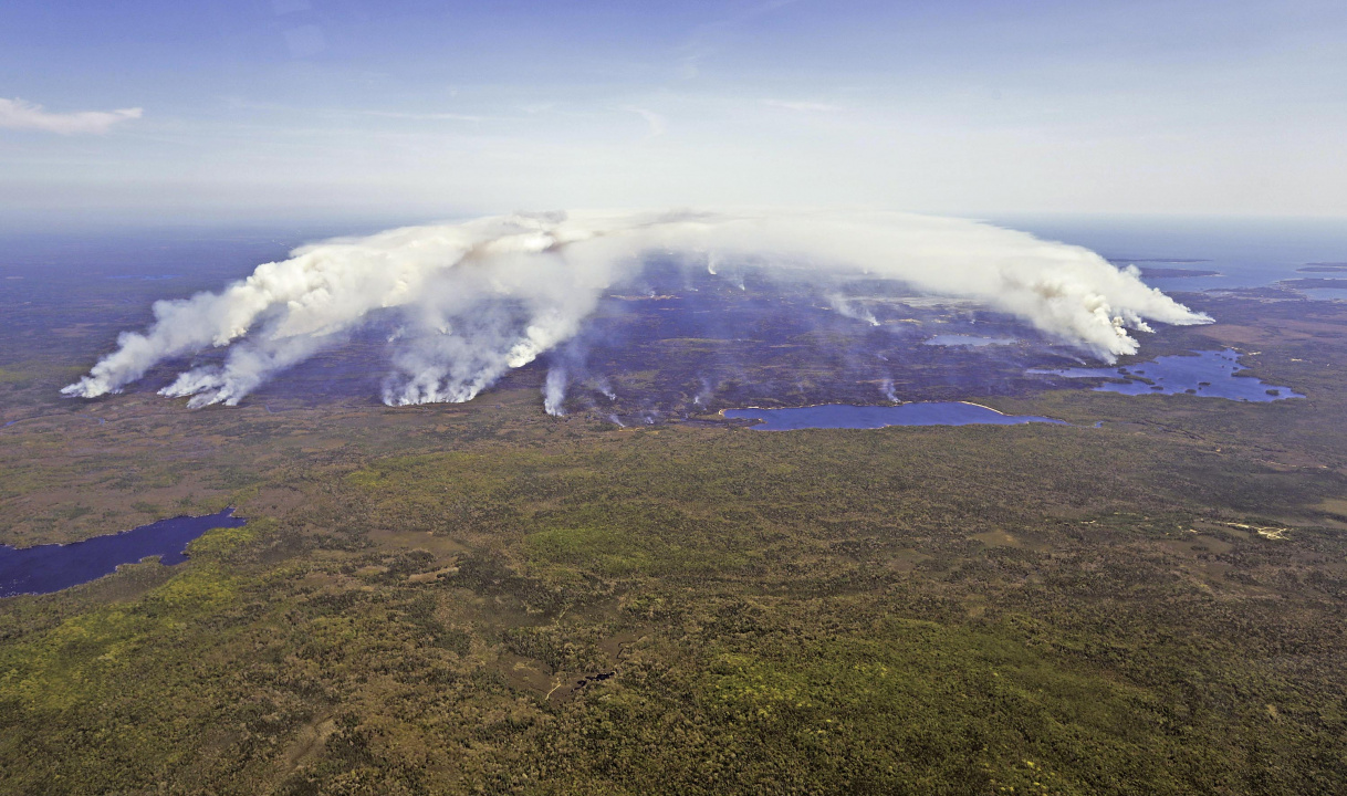 An aerial view of the Barrington Lake wildfire 