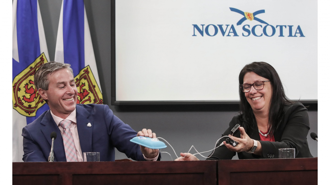 Photo of Premier Tim Houston and Health and Wellness Minister Michelle Thompson