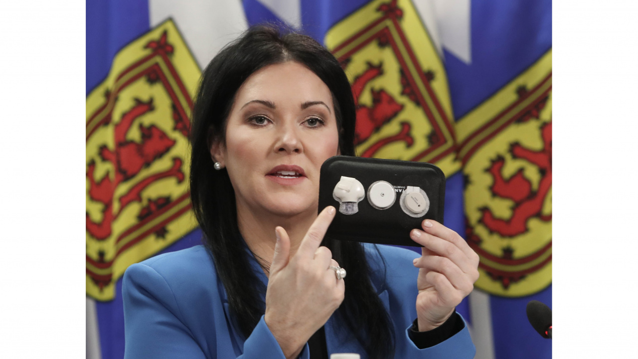 Photo of Maria Campbell, Director of Government Affairs and Advocacy with Diabetes Canada, displaying a sensor-based glucose monitor 