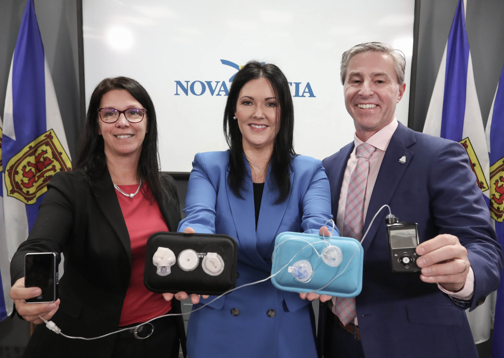 Photo of Health and Wellness Minister Michelle Thompson; Maria Campbell, Director of Government Affairs and Advocacy with Diabetes Canada; and Premier Tim Houston with glucose monitors