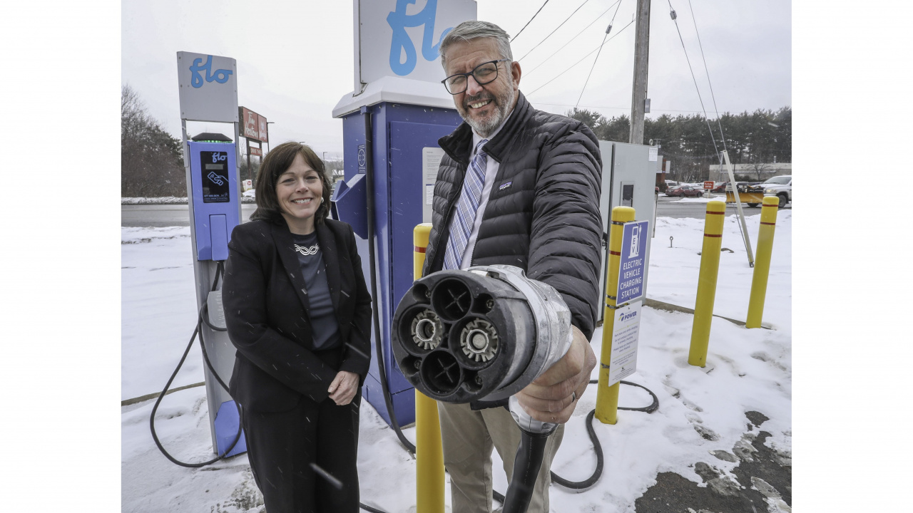 Photo of Minister Lohr holding EV charger, with Juanita Spencer, CEO, Nova Scotia Federation of Municipalities