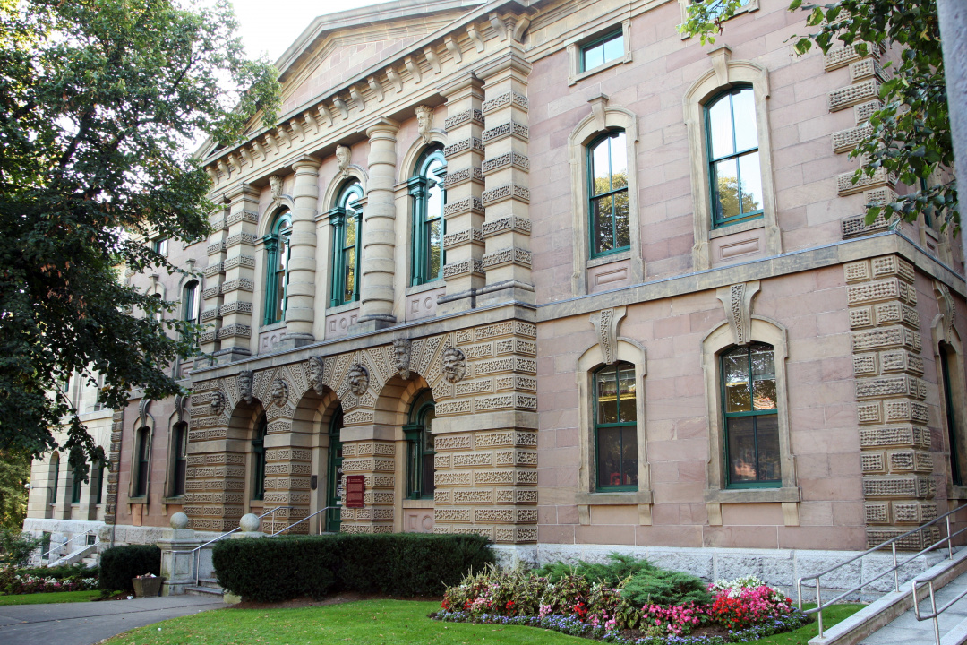 Photo of the exterior of the provincial courthouse on Spring Garden Road in Halifax