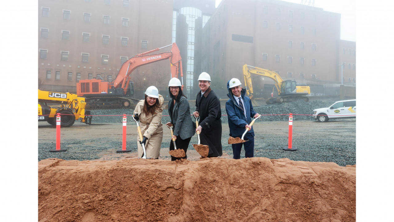 Photo of Health and Wellness Minister Michelle Thompson and others with shovels at a sod-turning