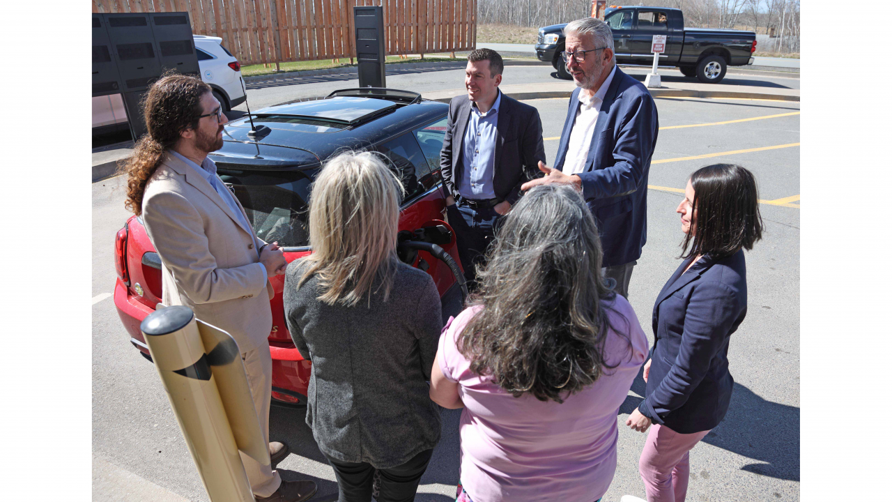 Photo of Municipal Affairs and Housing Minister John Lohr and others