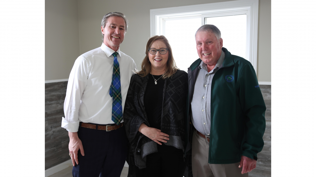 Photo of Premier Tim Houston, Pictou West MLA Karla MacFarlane and Pictou County Warden Robert Parker