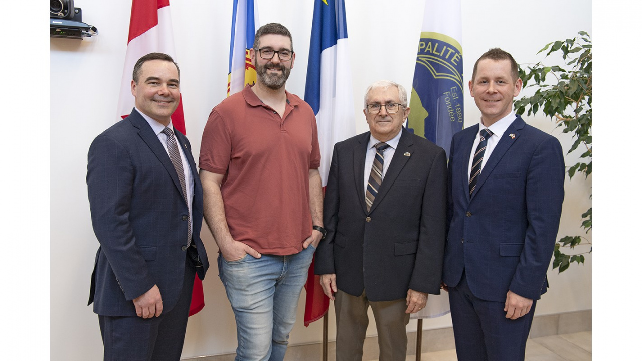 Photo of Kent Smith, Minister of Fisheries and Aquaculture; Colton D’Eon, D’Eon Oyster Company; Danny Muise, Warden, Municipality of the District of Argyle; and Colton LeBlanc, Minister of Service Nova Scotia and MLA for Argyle.