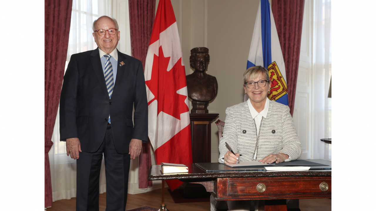 Photo of Lt.-Gov. Arthur J. LeBlanc and new Justice Minister Barbara Adams at her swearing-in ceremony