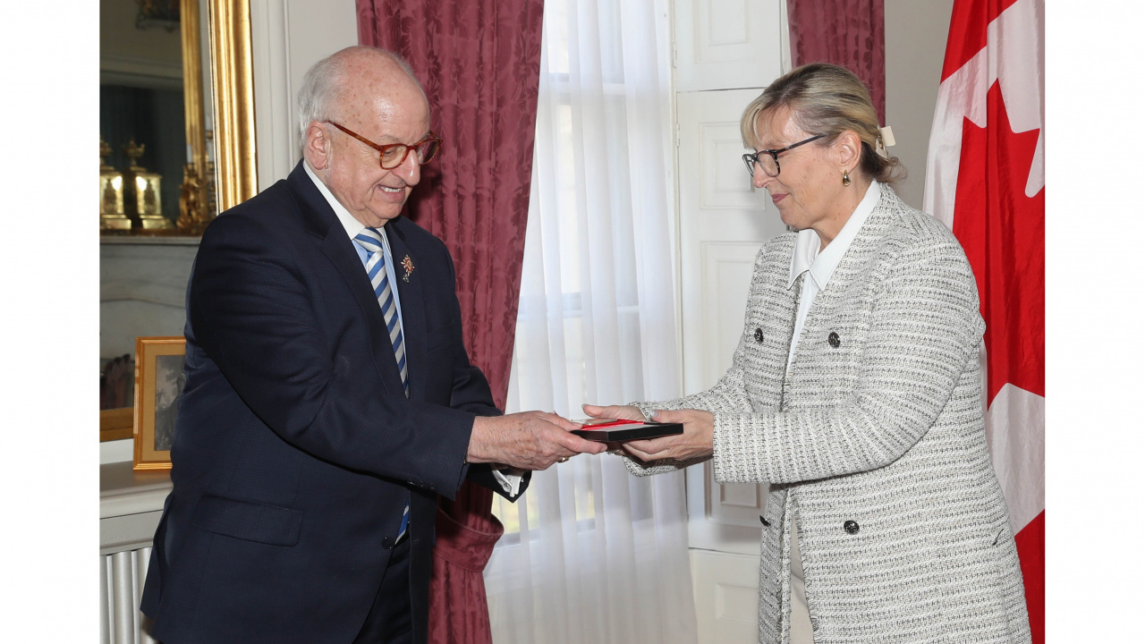 Photo of Lt.-Gov. Arthur J. LeBlanc and new Justice Minister Barbara Adams at her swearing-in ceremony