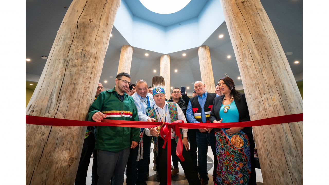 Photo of Eskasoni Chief Leroy Denny, Grand Chief Norman Sylliboy and others at the Kiknu long-term care home