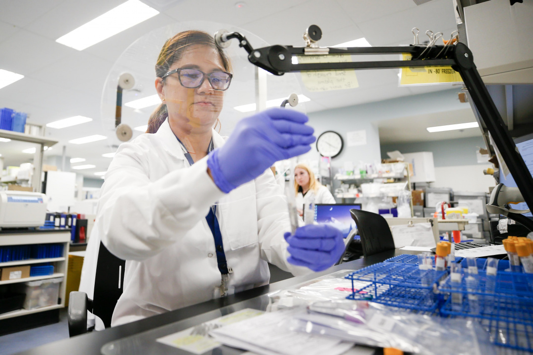 A medical laboratory technologist at work at the Colchester East Hants Health Centre lab. (Communications Nova Scotia / File)