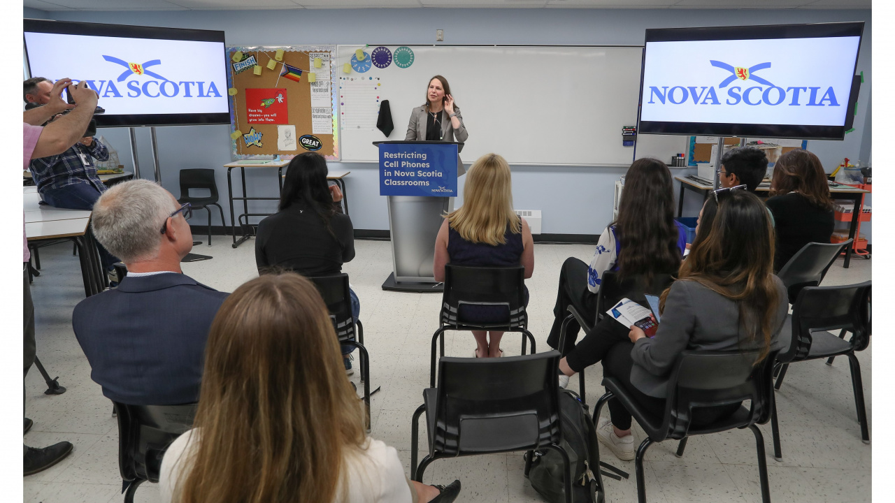 Photo of Education and Early Childhood Development Minister Becky Druhan at a podium