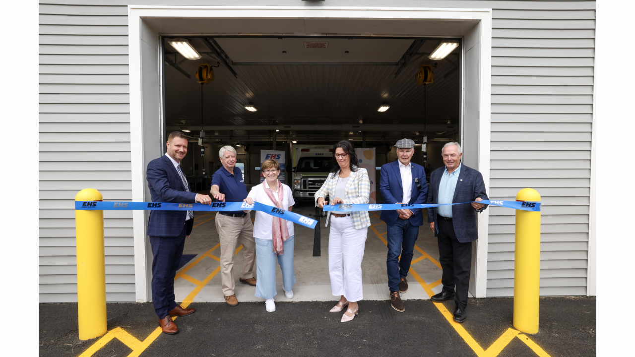 Photo of Health and Wellness Minister Michelle Thompson and others at a ribbon cutting event