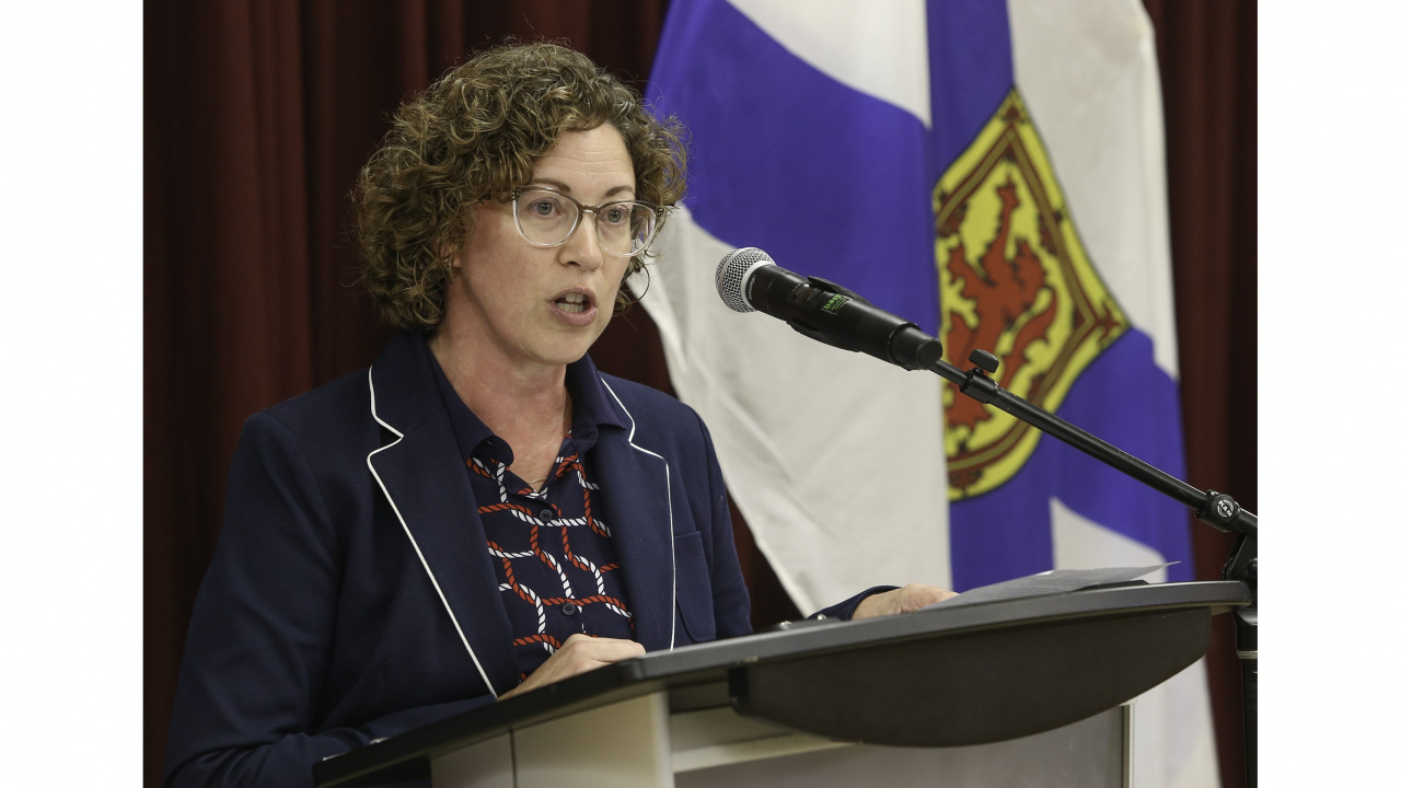 Western Regional Enterprise Network CEO Angelique LeBlanc speaks at the announcement. (Communications Nova Scotia)