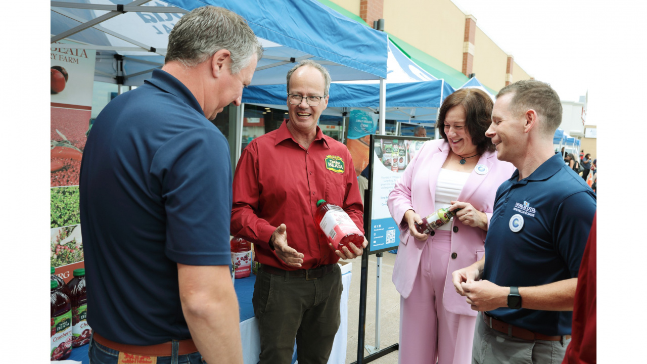 Photo of Agriculture Minister Greg Morrow, Economic Development Minister Susan Corkum-Greek and Service Nova Scotia Minister Colton LeBlanc talking to a vendor