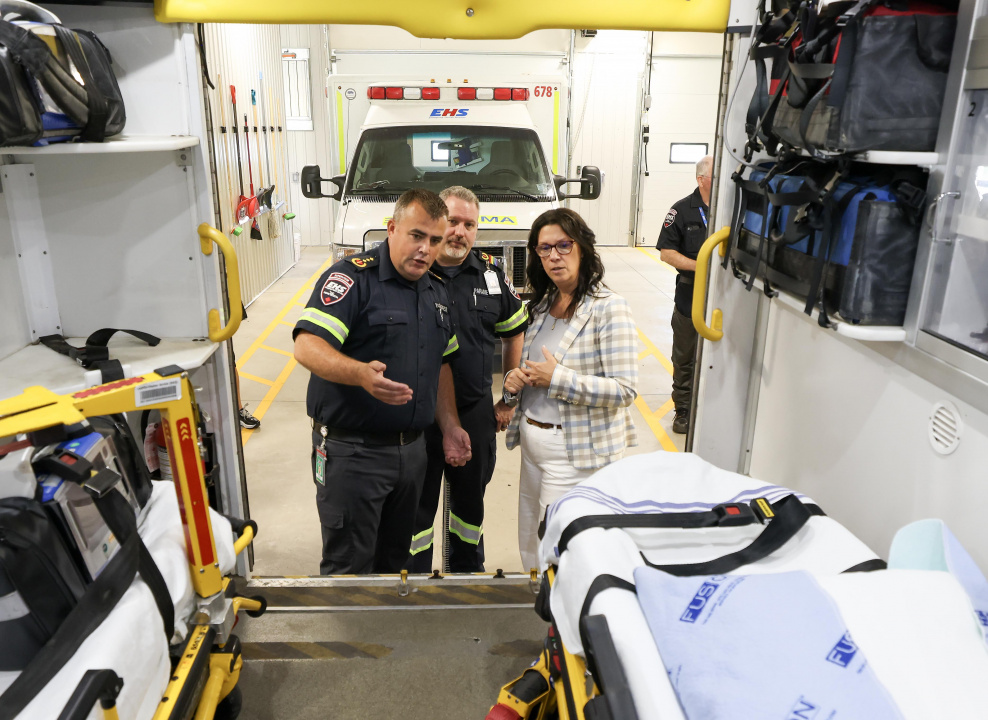 Health and Wellness Minister Michelle Thompson speaks with paramedics. (Communications Nova Scotia / File) ---