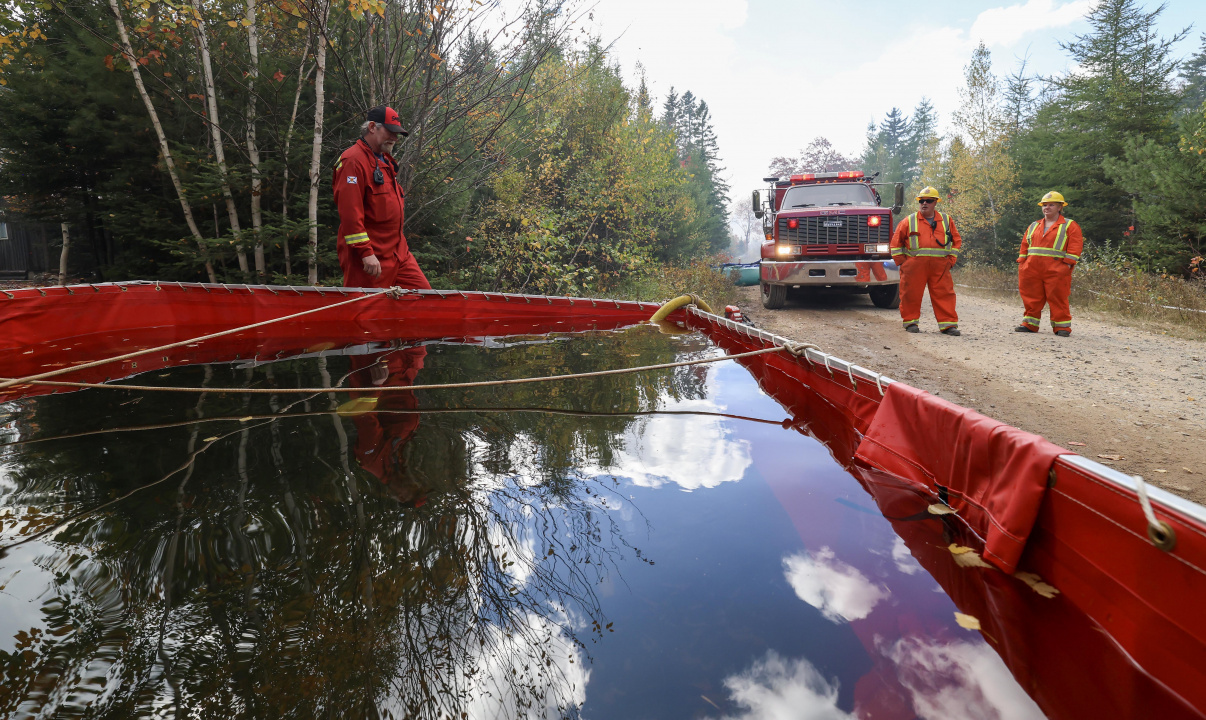Wildfire response at Lake George, Kings County.