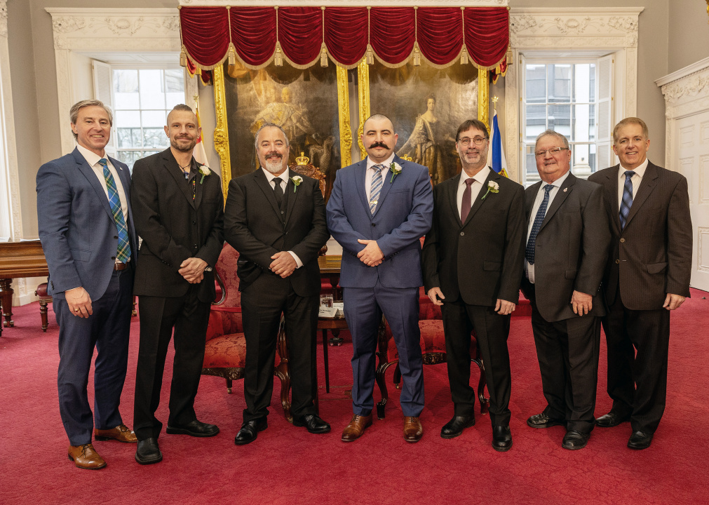 L-R: Medal recipients Gerrid Hunt, Richard MacPhee, Ryan O’Shea and Scott Rafuse; Premier Tim Houston; Tom Steele, Chair, Medal of Bravery Advisory Committee; and Attorney General and Justice Minister Scott Armstrong.
