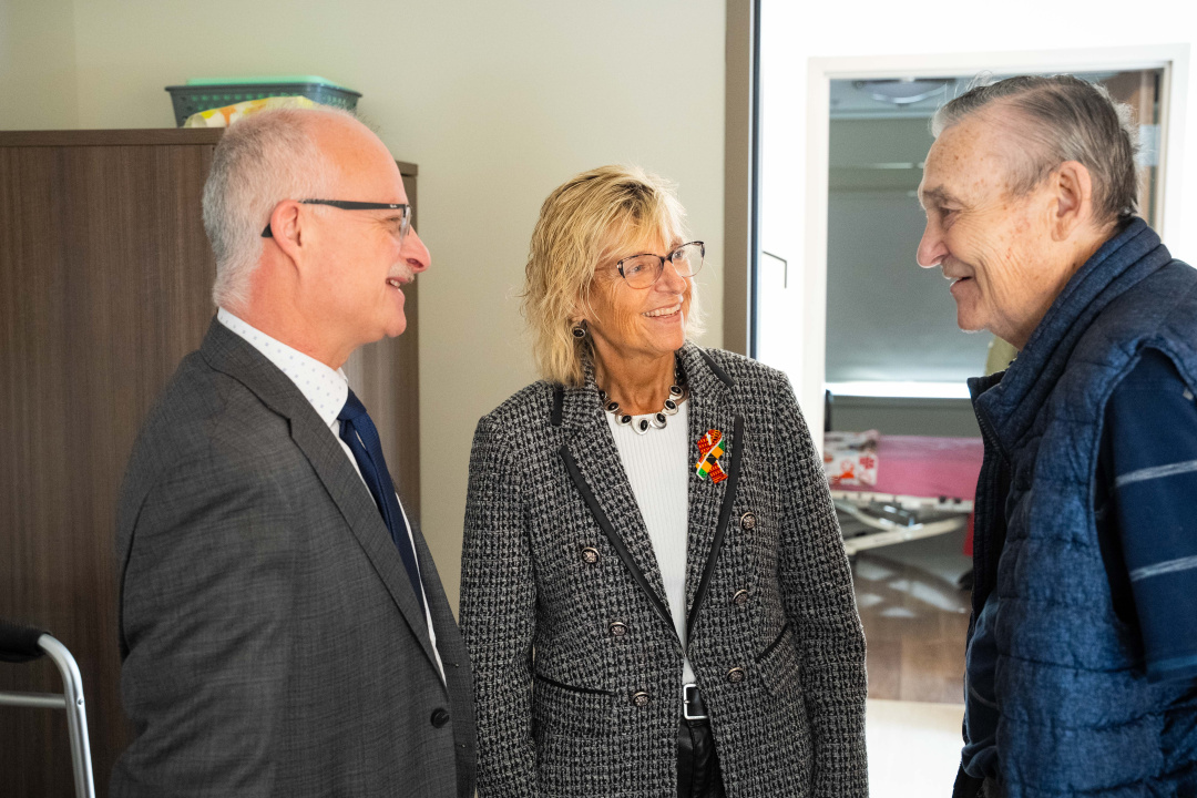 Barbara Adams, Minister of Seniors and Long-Term Care, and John White, Minister of Housing and MLA for Glace Bay-Dominion, meet Carefield Manor resident Peter Mullins. 