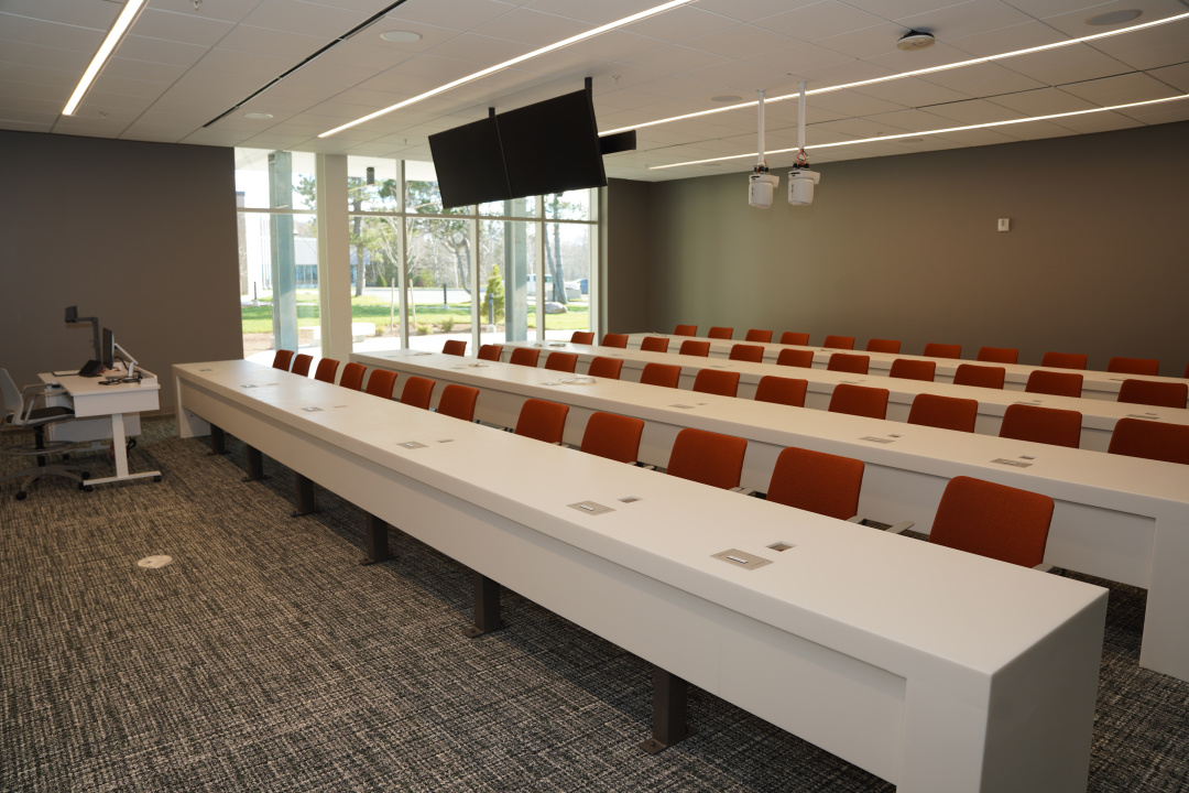 Integrated classroom in the medical sciences building connected with Dalhousie University campuses in Halifax and Saint John. 