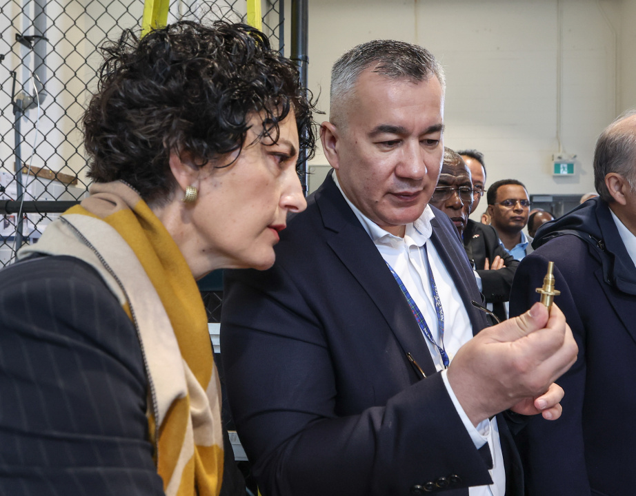 Anahit Harutyunyan, Ambassador of the Republic of Armenia and Dean of the Europe Group, and Dauletbek Kussainov, Ambassador of the Republic of Kazakhstan, examine a fabricated part.