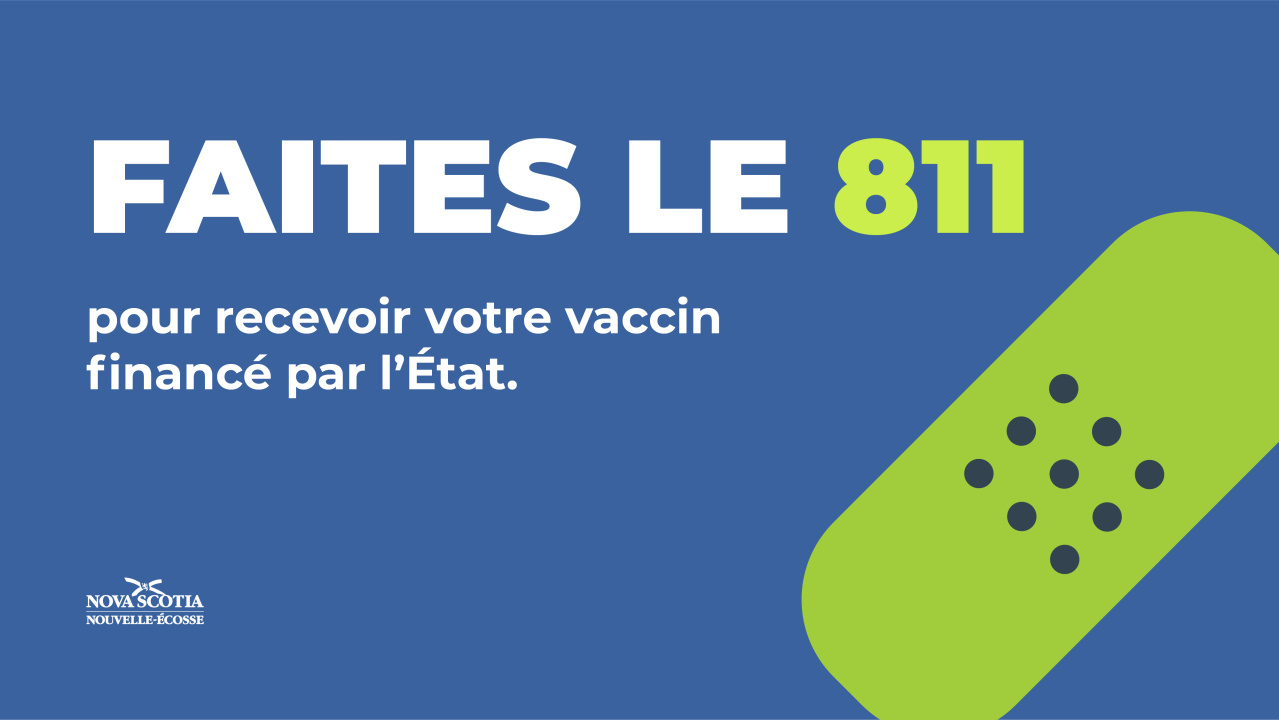 Pansement à côté des mots « Faites le 811 pour recevoir votre vaccin financé par l’État » et du logo du gouvernement de la Nouvelle-Écosse. 